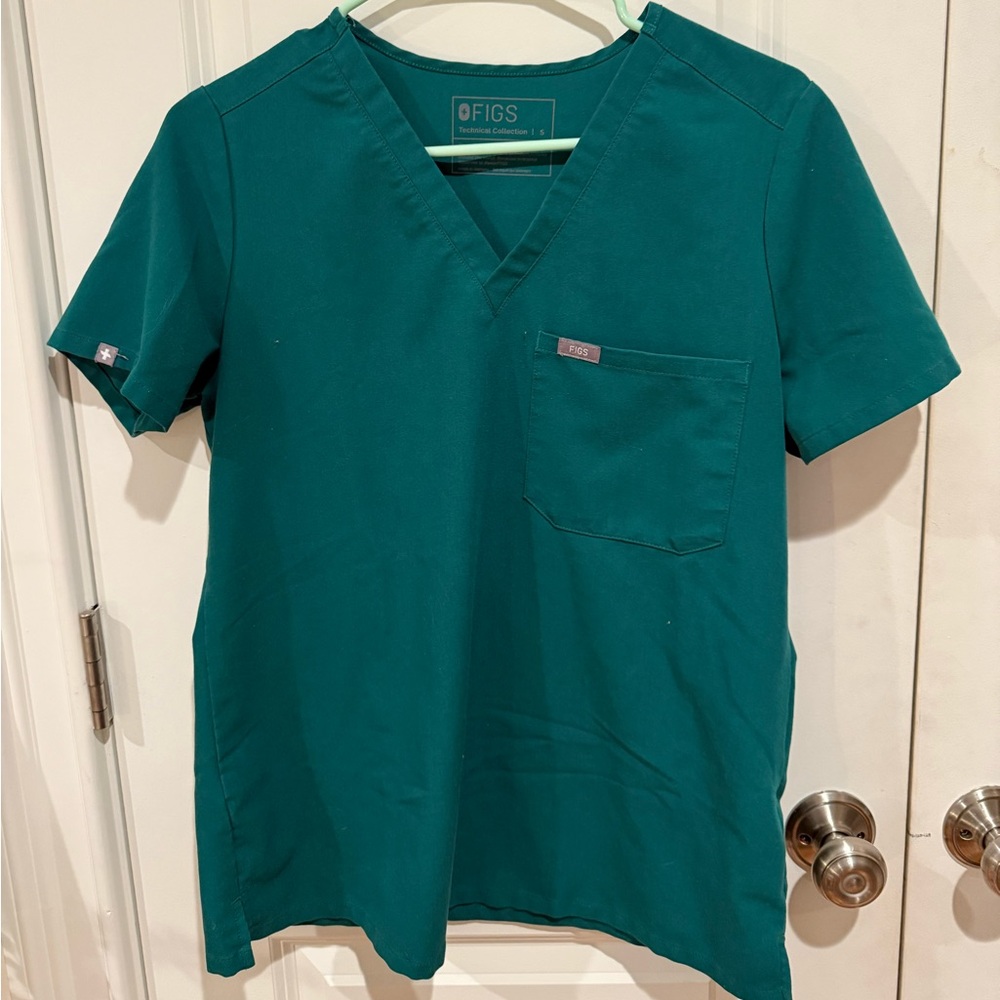Figs Hunter Green Catarina One-Pocket Scrub Top